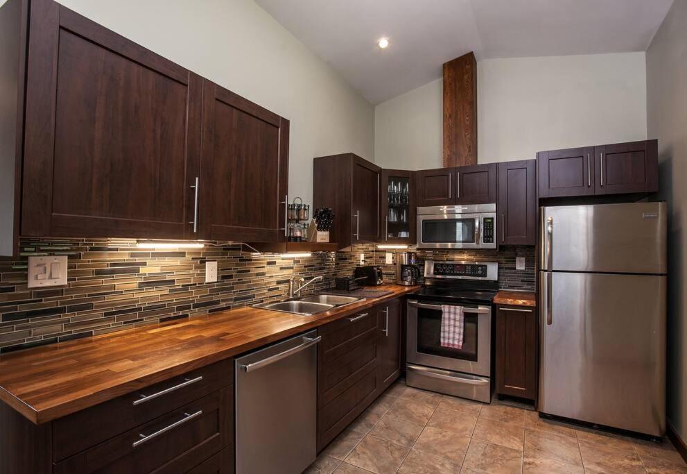 The Best 2 Bedrooms Suite In Revelstoke! Kültér fotó