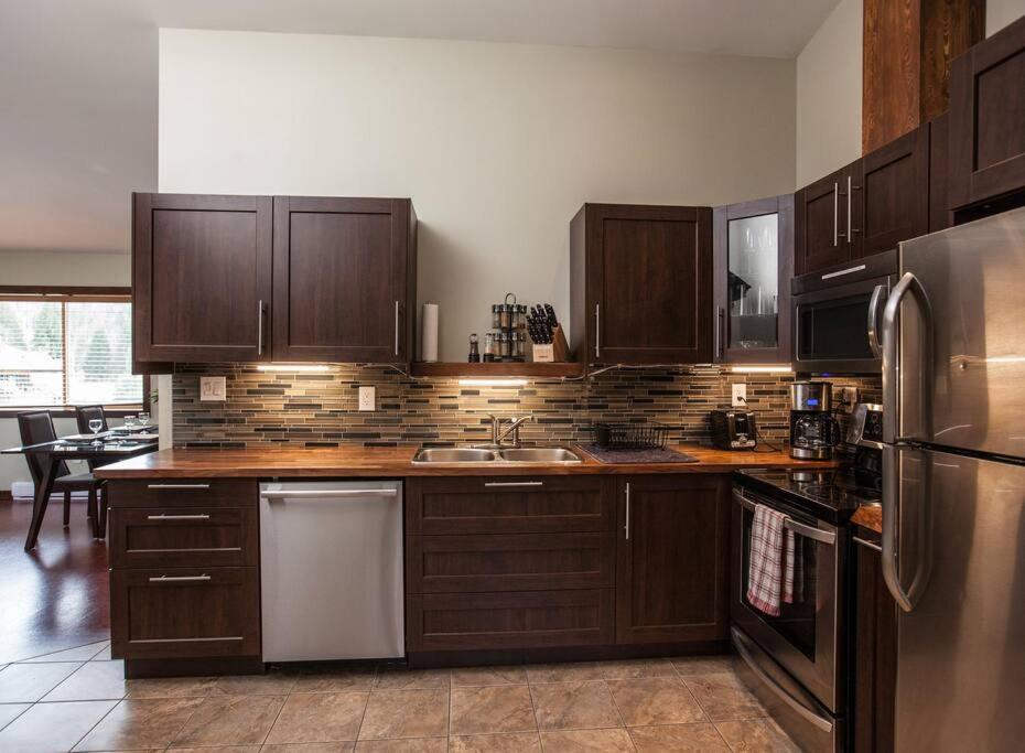 The Best 2 Bedrooms Suite In Revelstoke! Kültér fotó